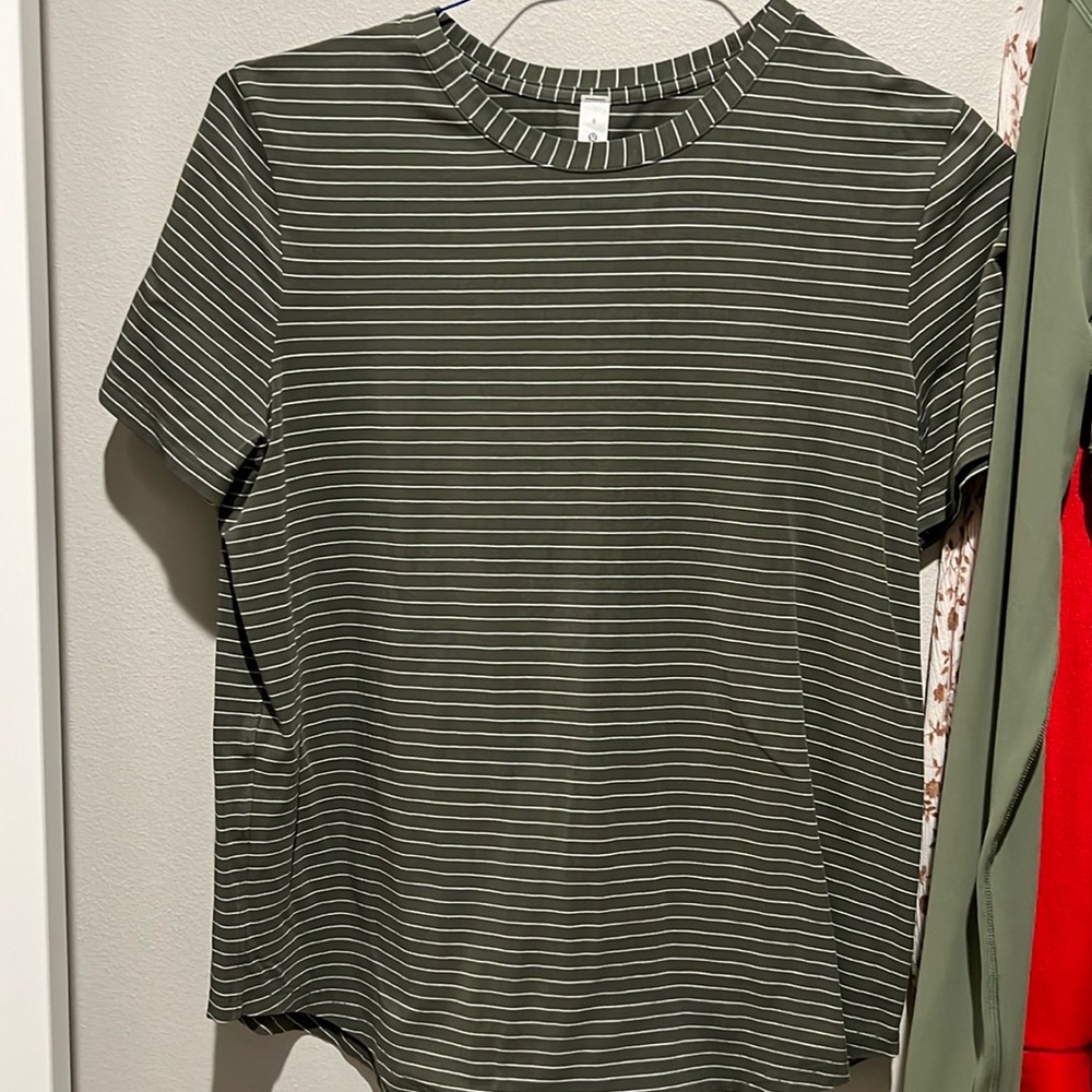 Excellent condition lululemon top